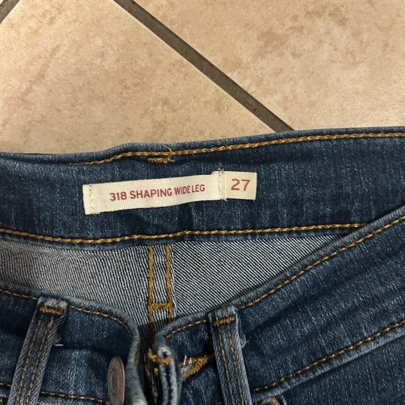 Levi’s 318 Shaping Wide Leg Jeans Size 27 / W27 L32 Medium Wash - Picture 3 of 5